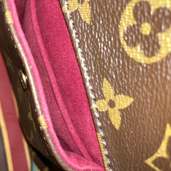 Louis Vuitton Monogram Partition Wristlet/Clutch - Picture 12 of 16